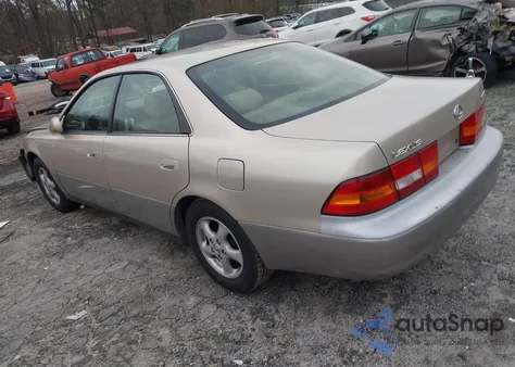 1998 Lexus Es 300 из США, поврежденный, VIN JT8BF28GXW0096070